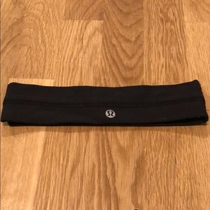 Black lululemon headband